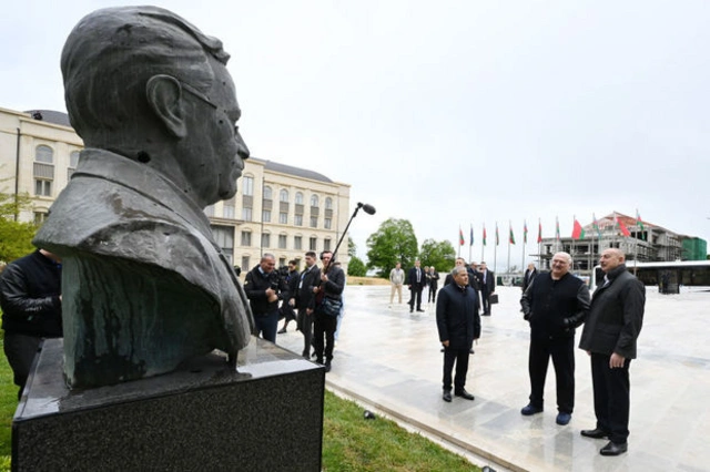 Президенты Азербайджана и Беларуси осмотрели в Шуше расстрелянные во время оккупации памятники - ФОТО